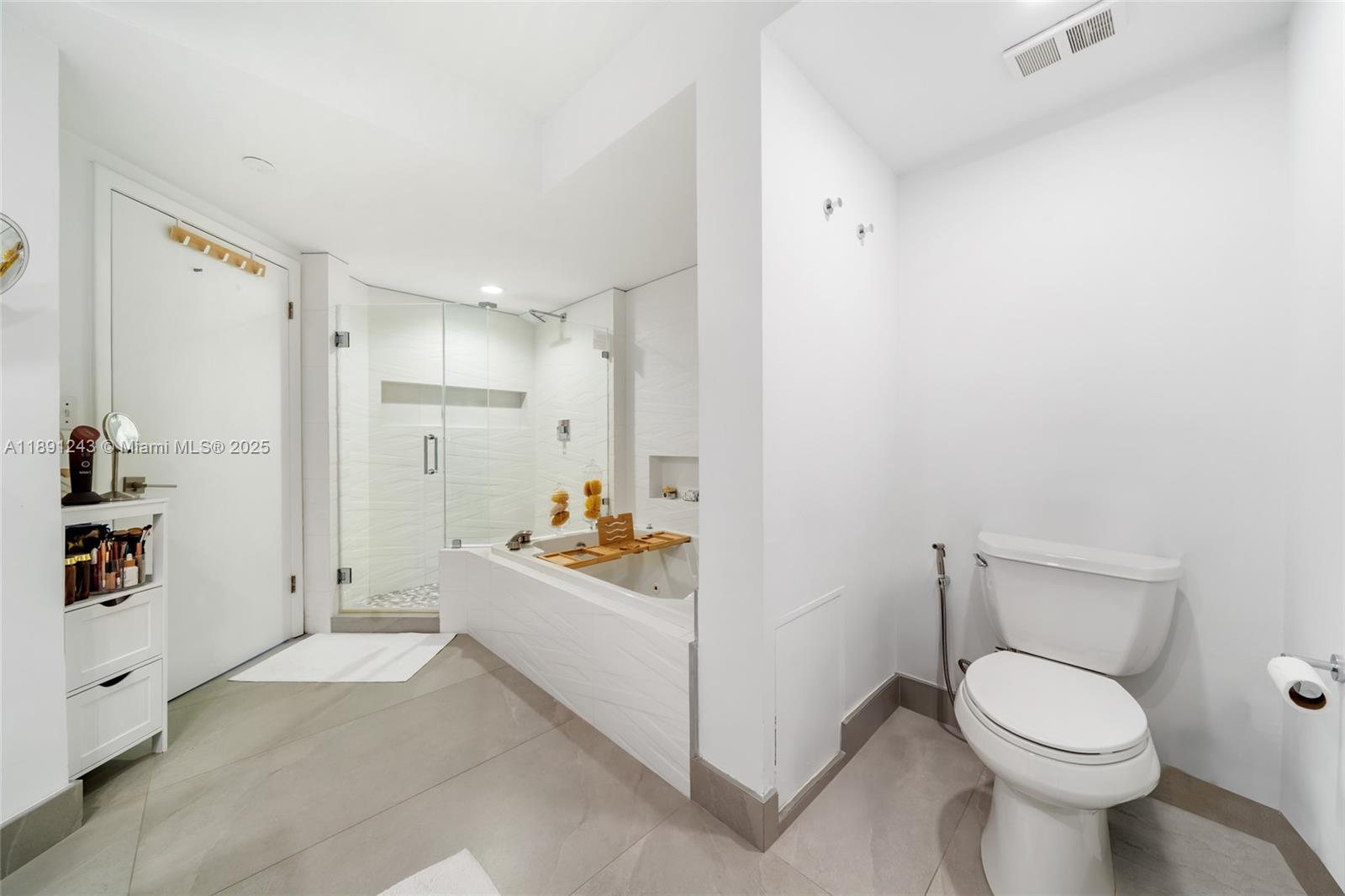 20185 E Country Club Dr # 1402