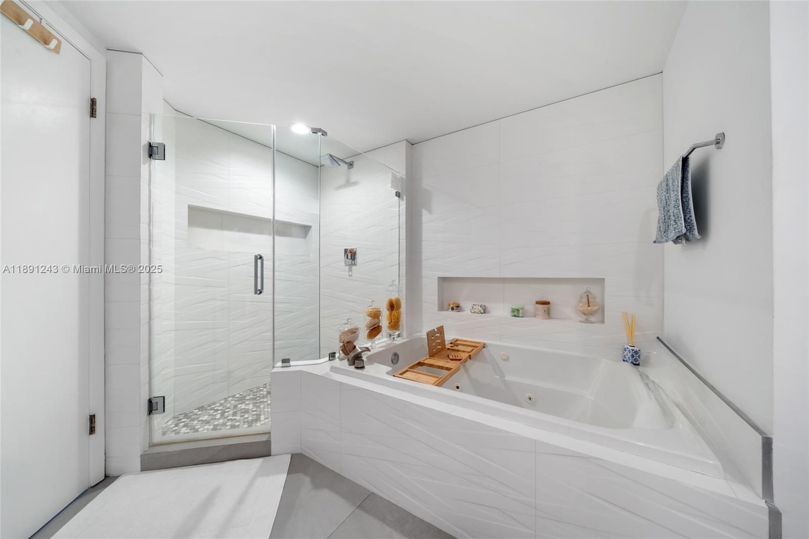 20185 E Country Club Dr # 1402