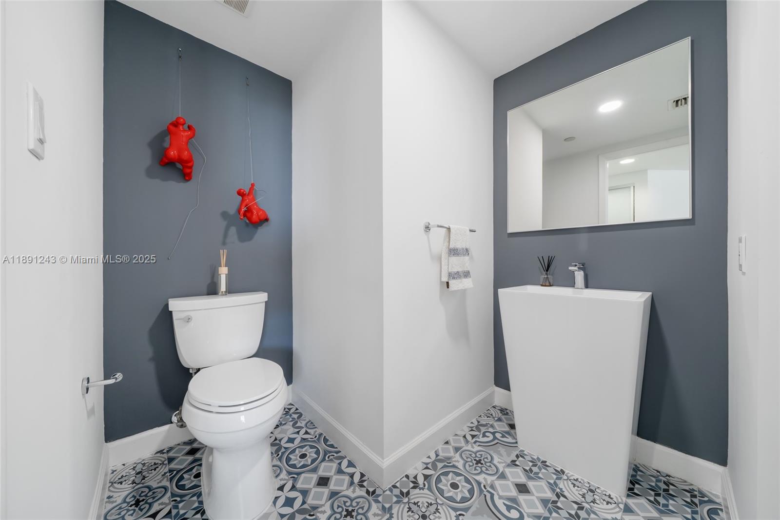 20185 E Country Club Dr # 1402