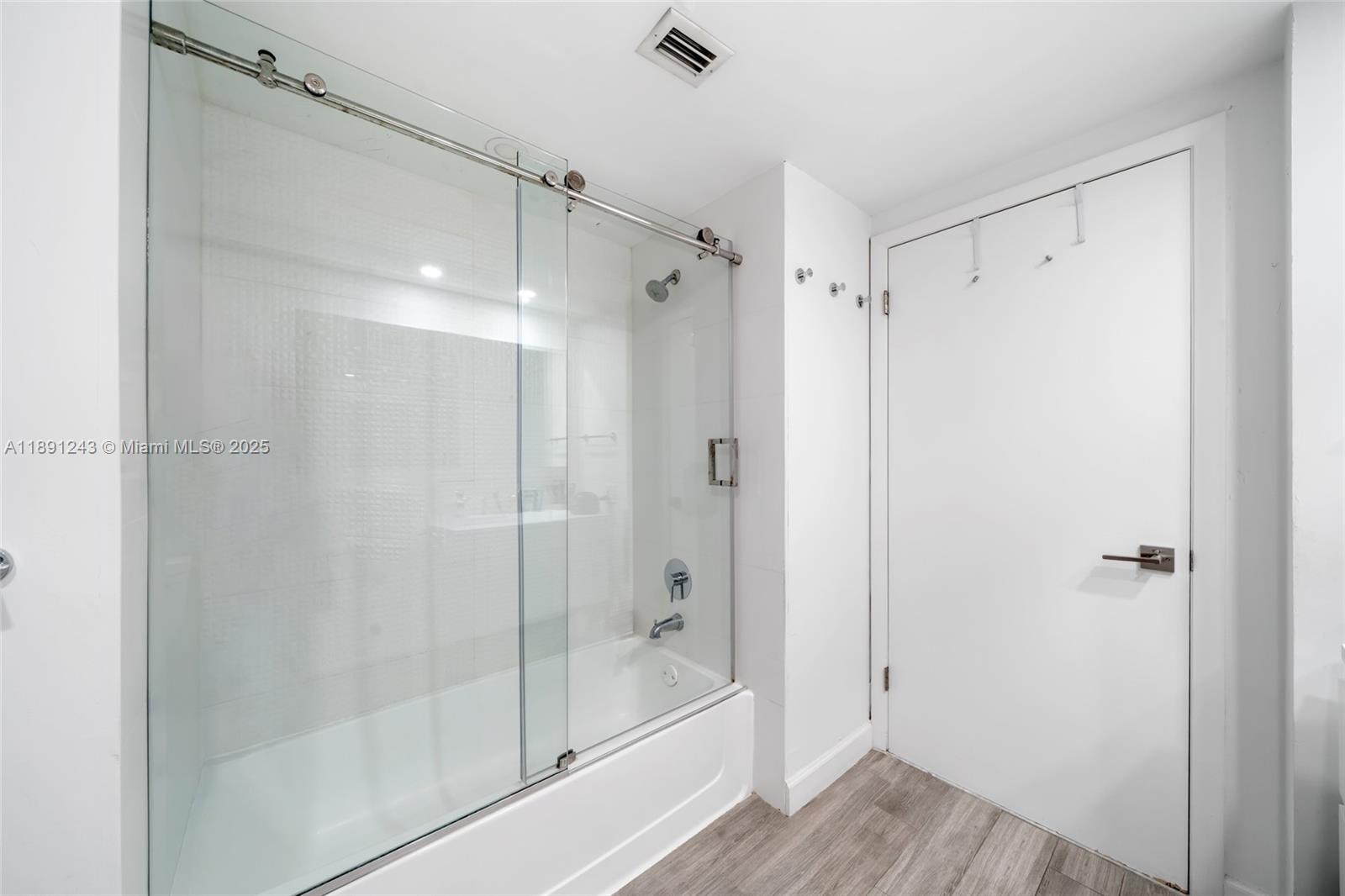 20185 E Country Club Dr # 1402