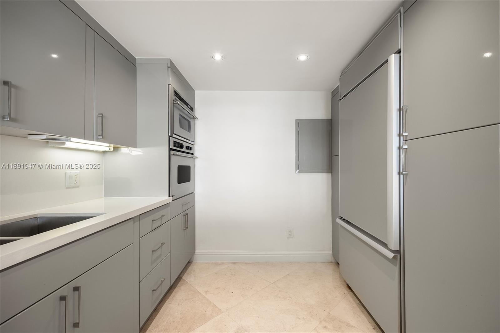 1 Grove Isle Dr # A1508