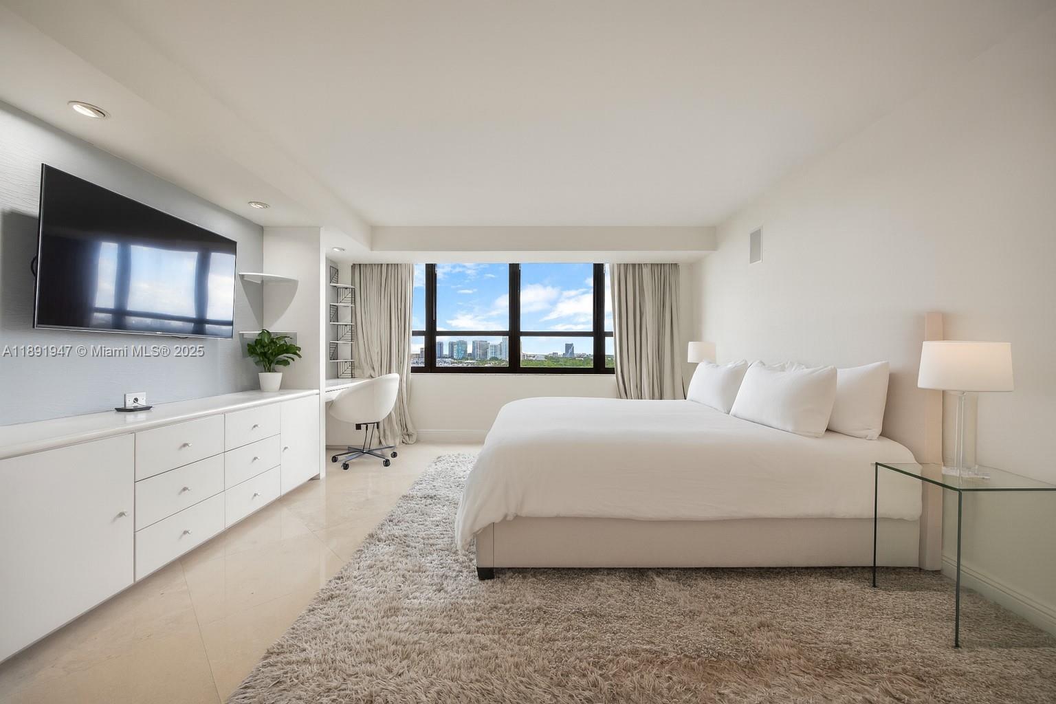 1 Grove Isle Dr # A1508