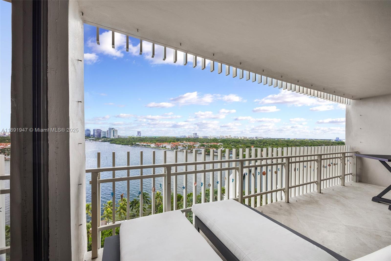 1 Grove Isle Dr # A1508