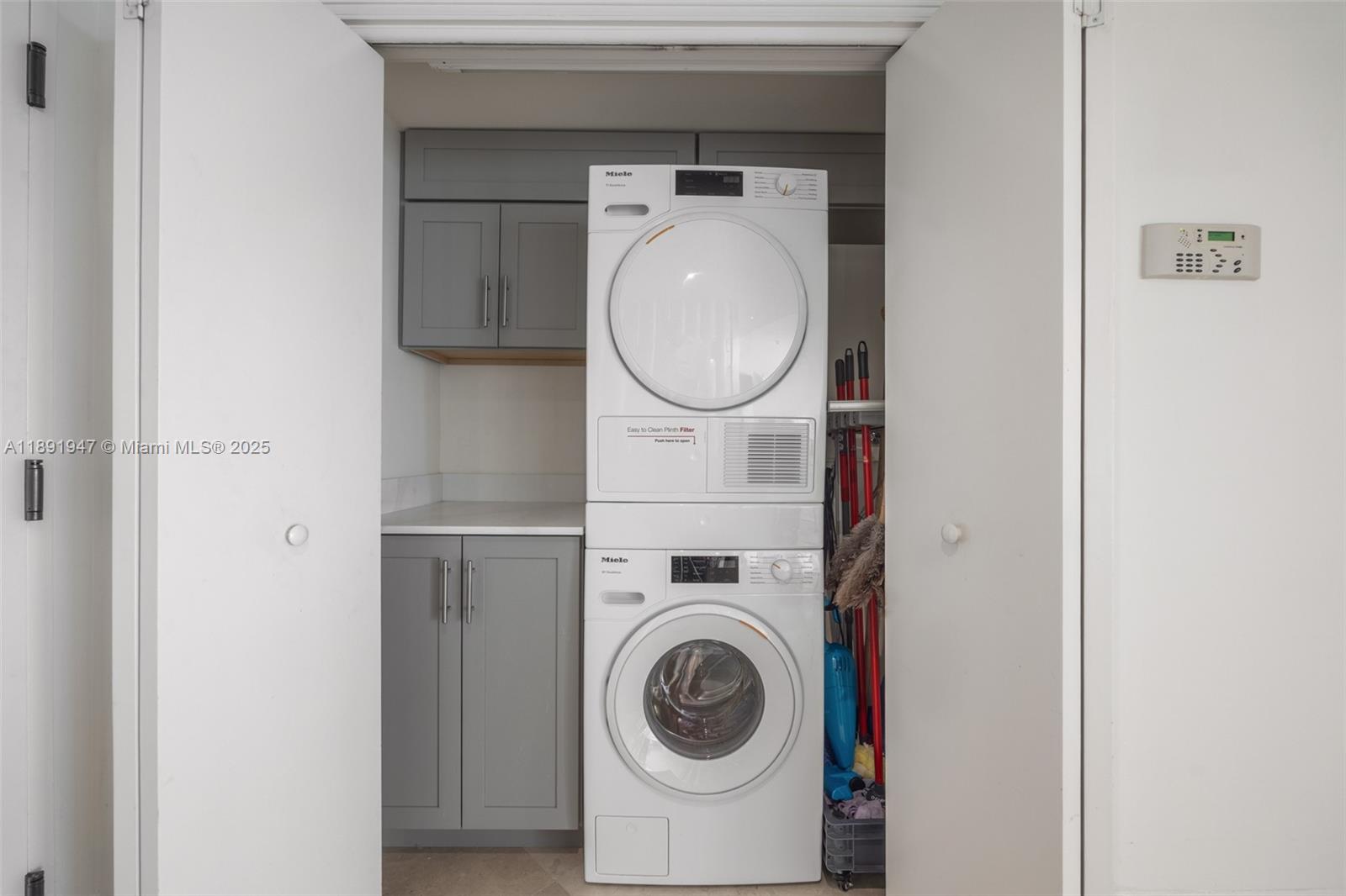 1 Grove Isle Dr # A1508