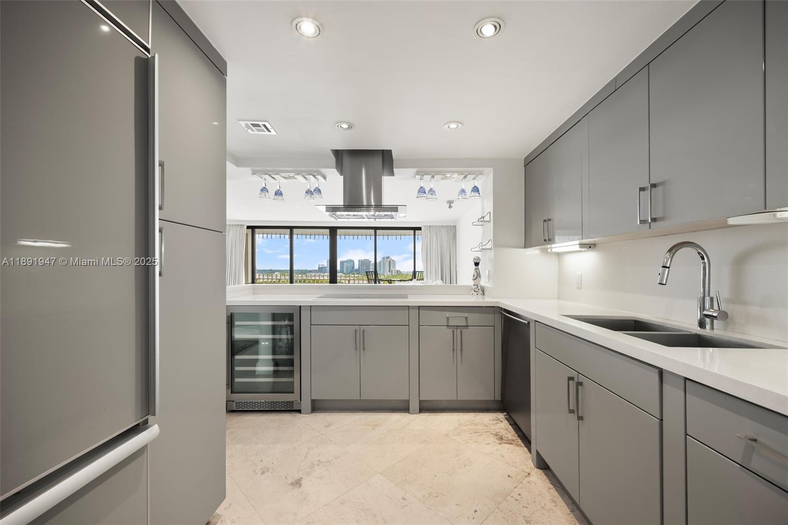 1 Grove Isle Dr # A1508