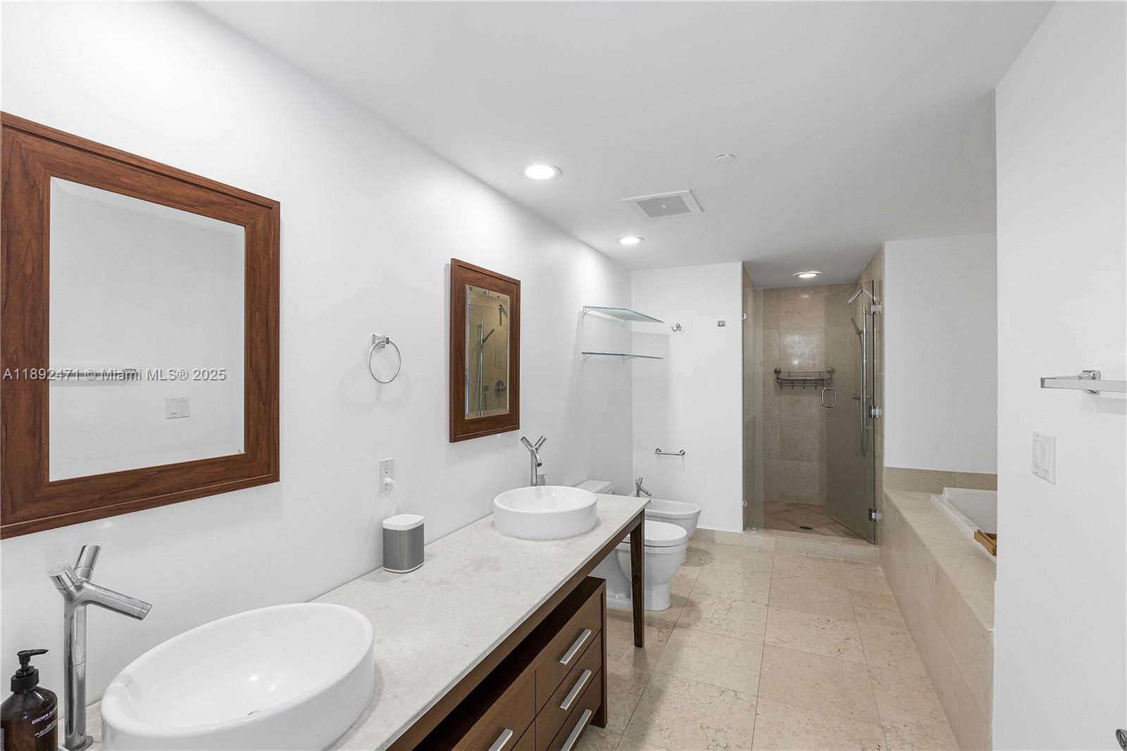 475 Brickell Ave # 4015