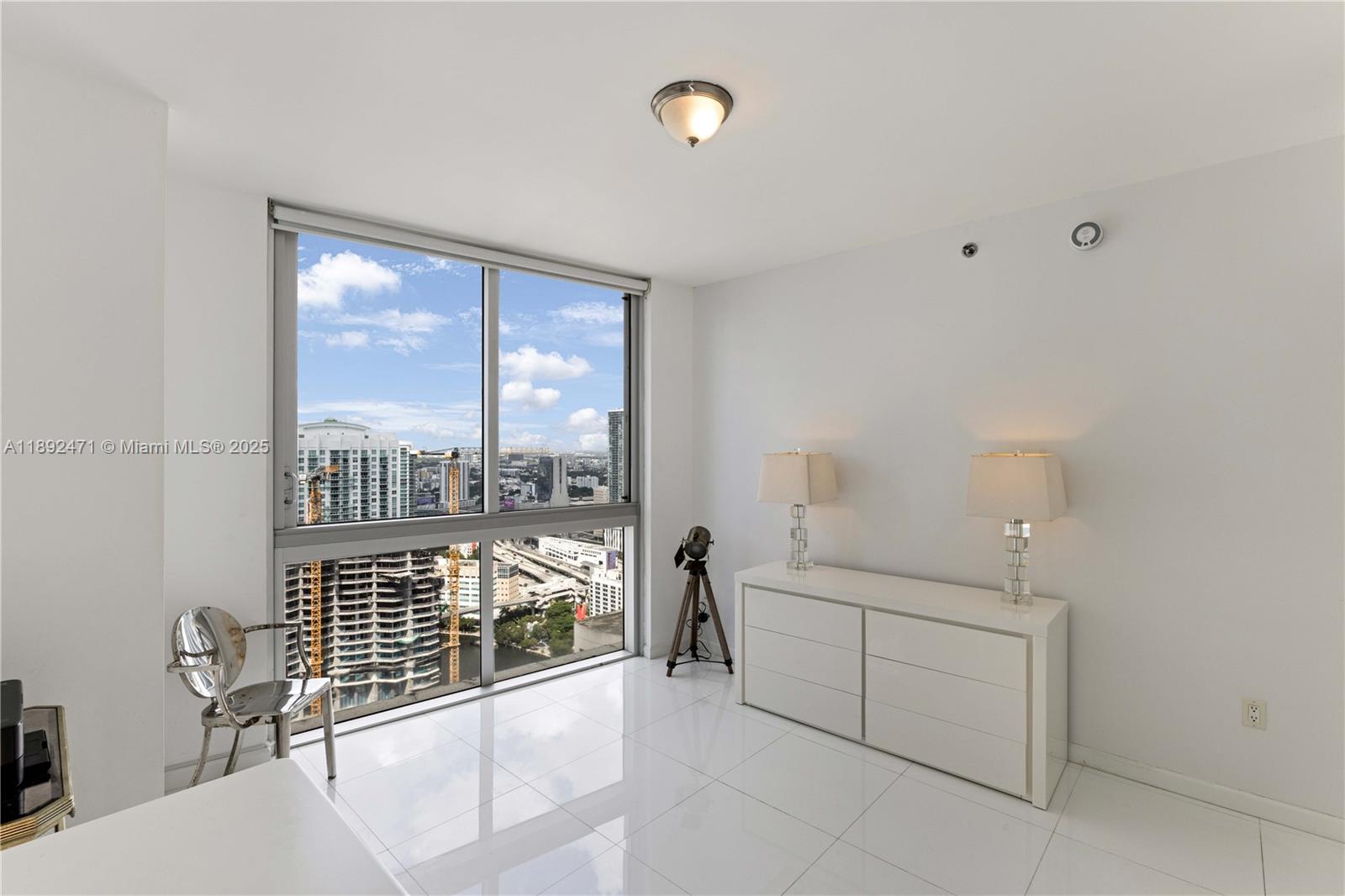 475 Brickell Ave # 4015