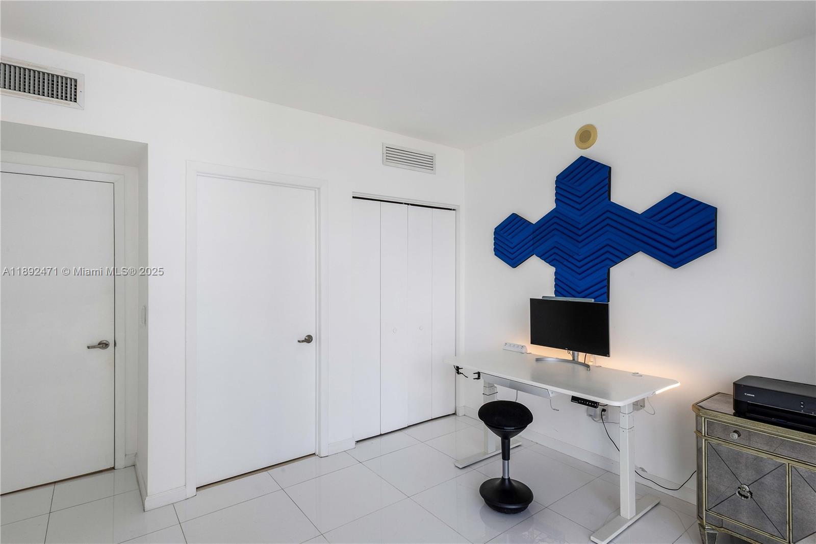 475 Brickell Ave # 4015