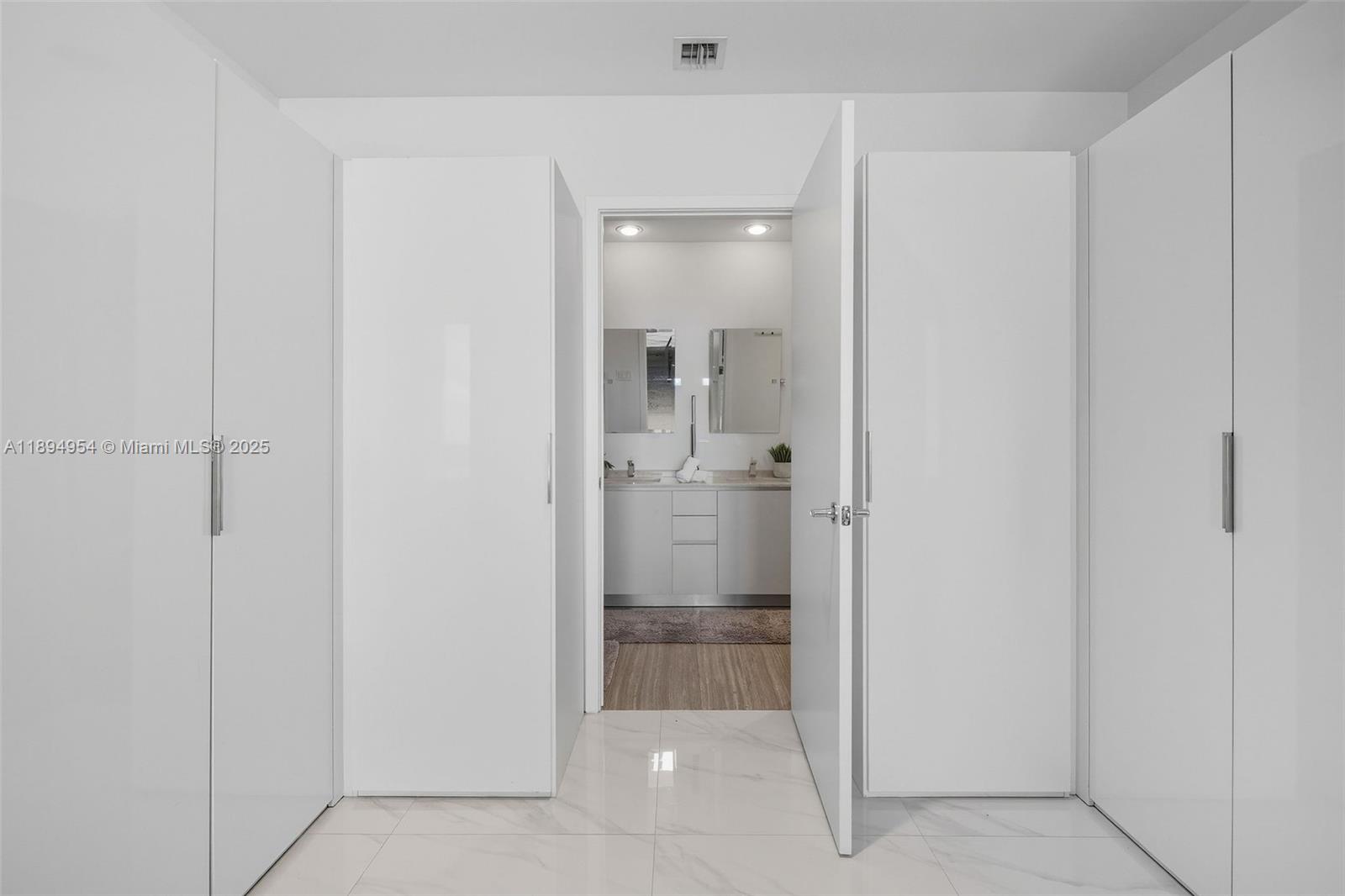 1010 Brickell Ave # 4704