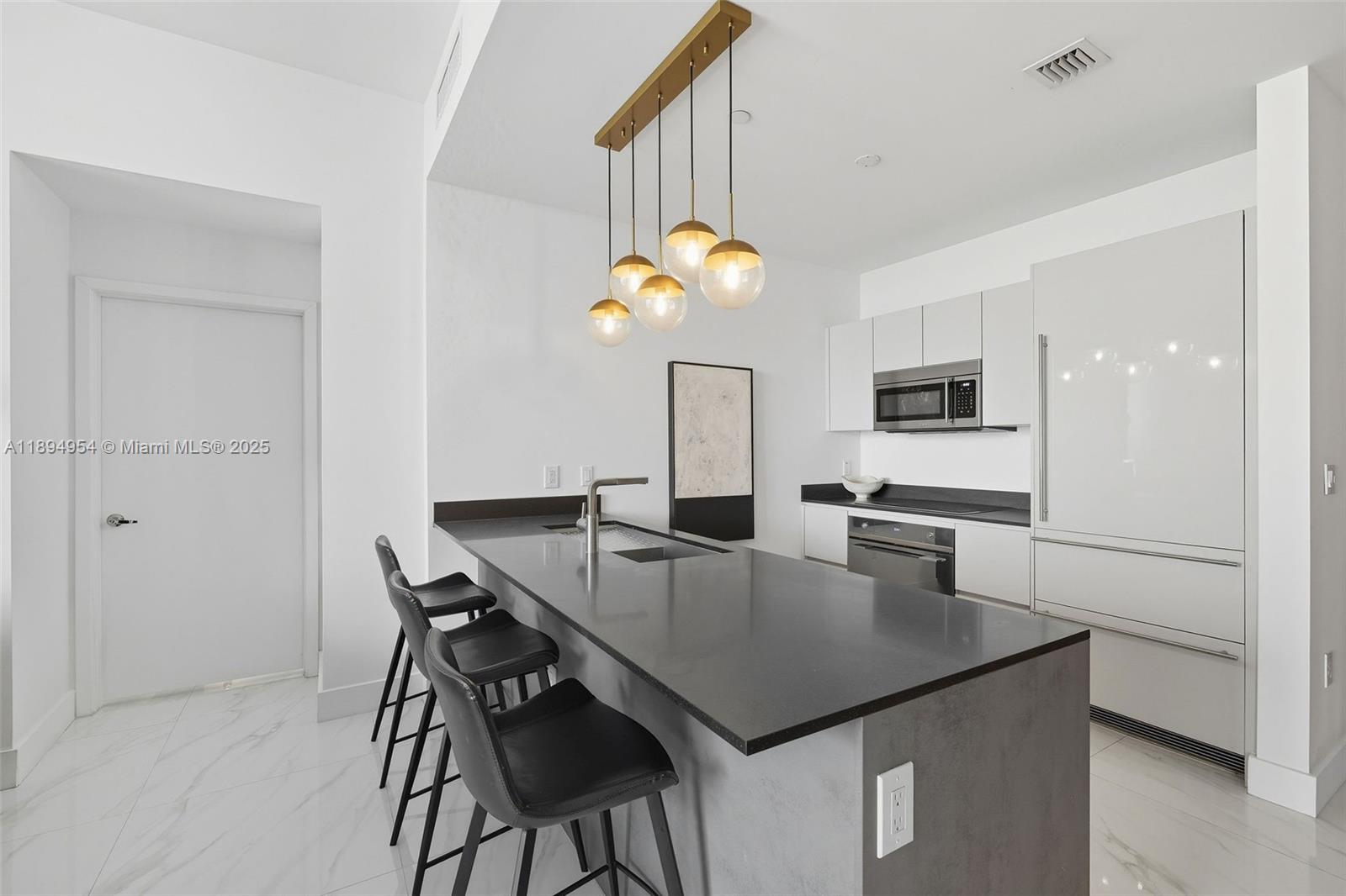 1010 Brickell Ave # 4704