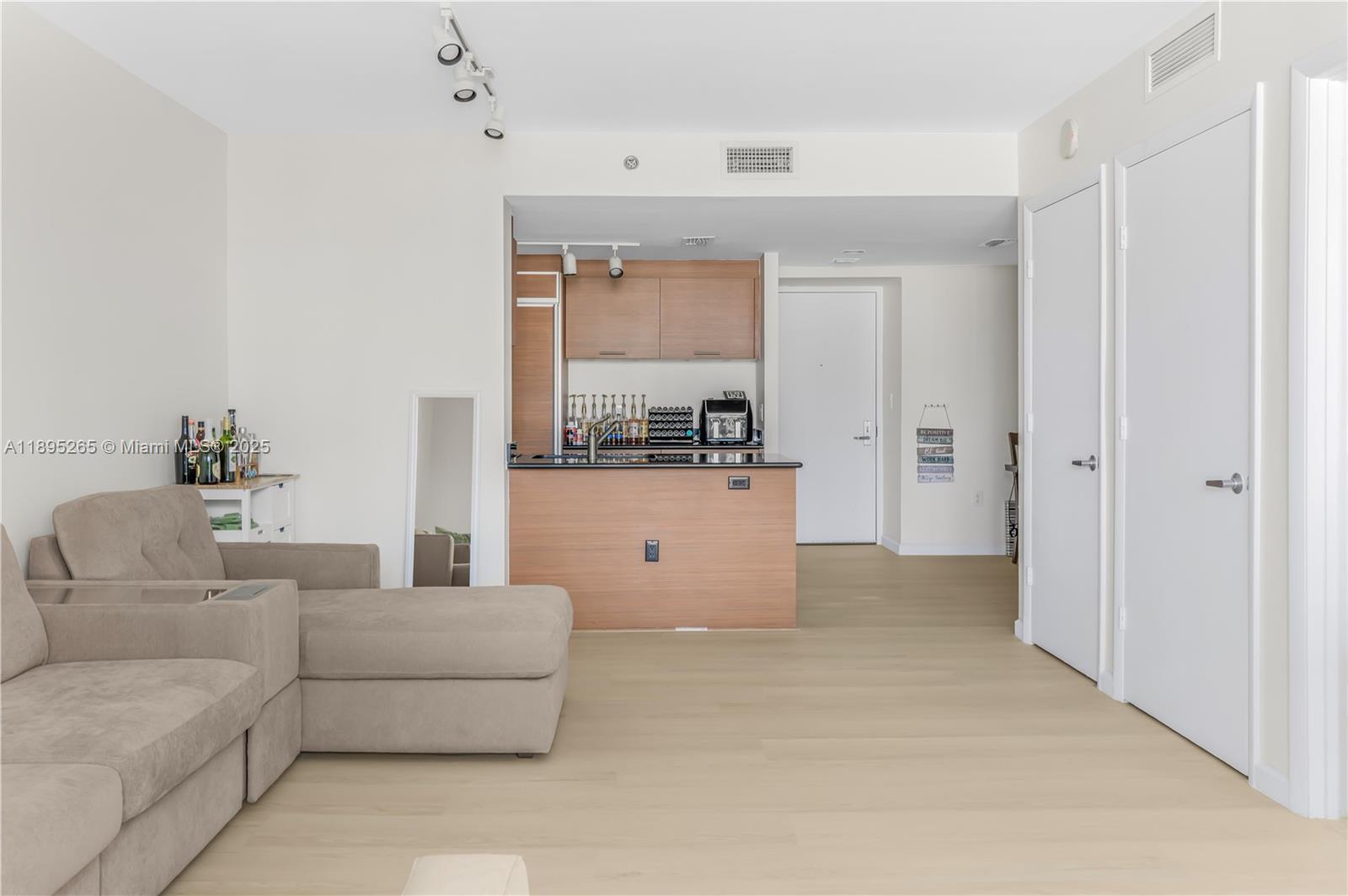 50 Biscayne Blvd # 1505