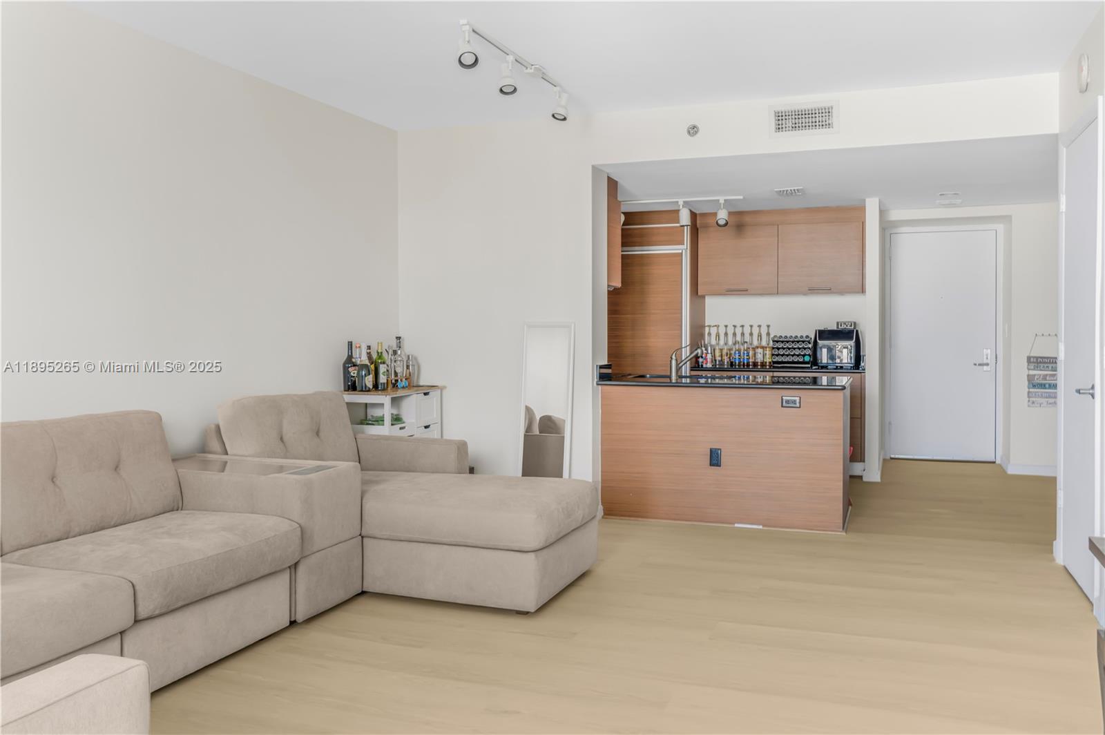 50 Biscayne Blvd # 1505