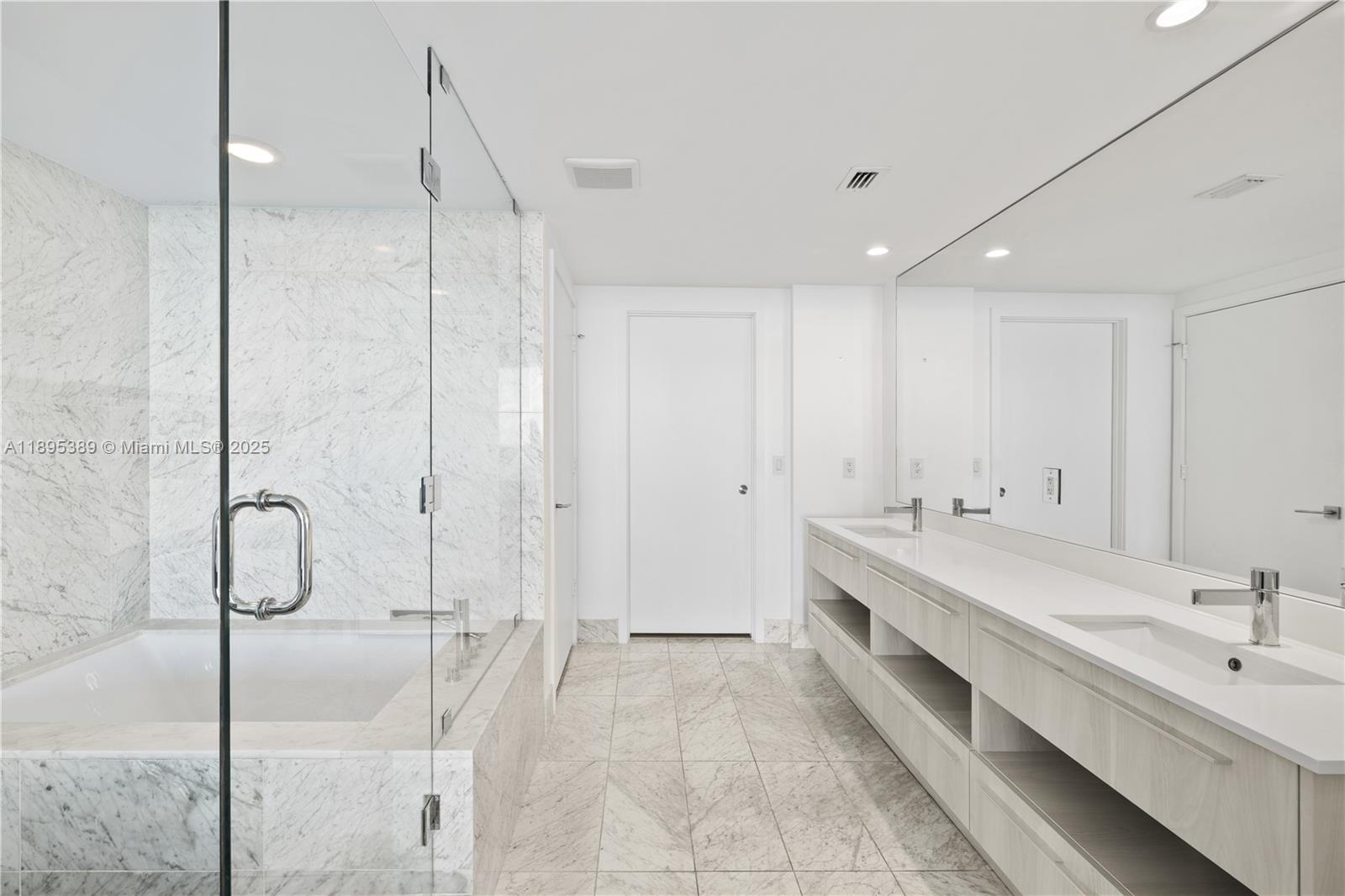 3131 NE 7th Ave # 2206