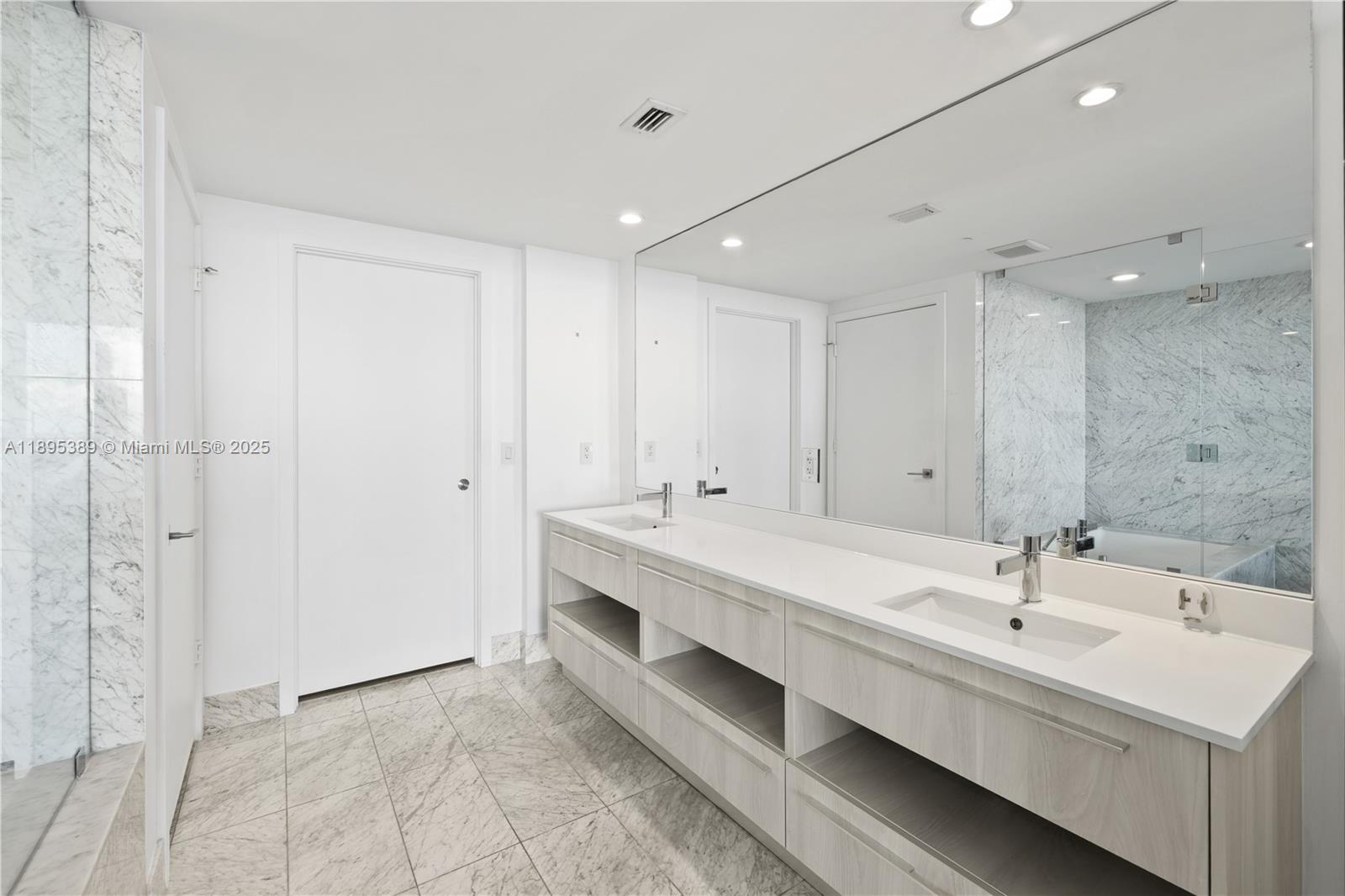 3131 NE 7th Ave # 2206