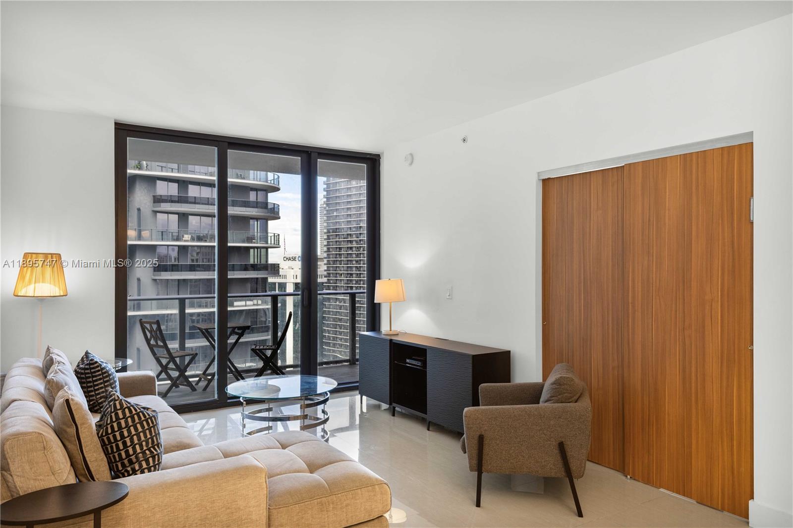 1010 Brickell Ave # 3208