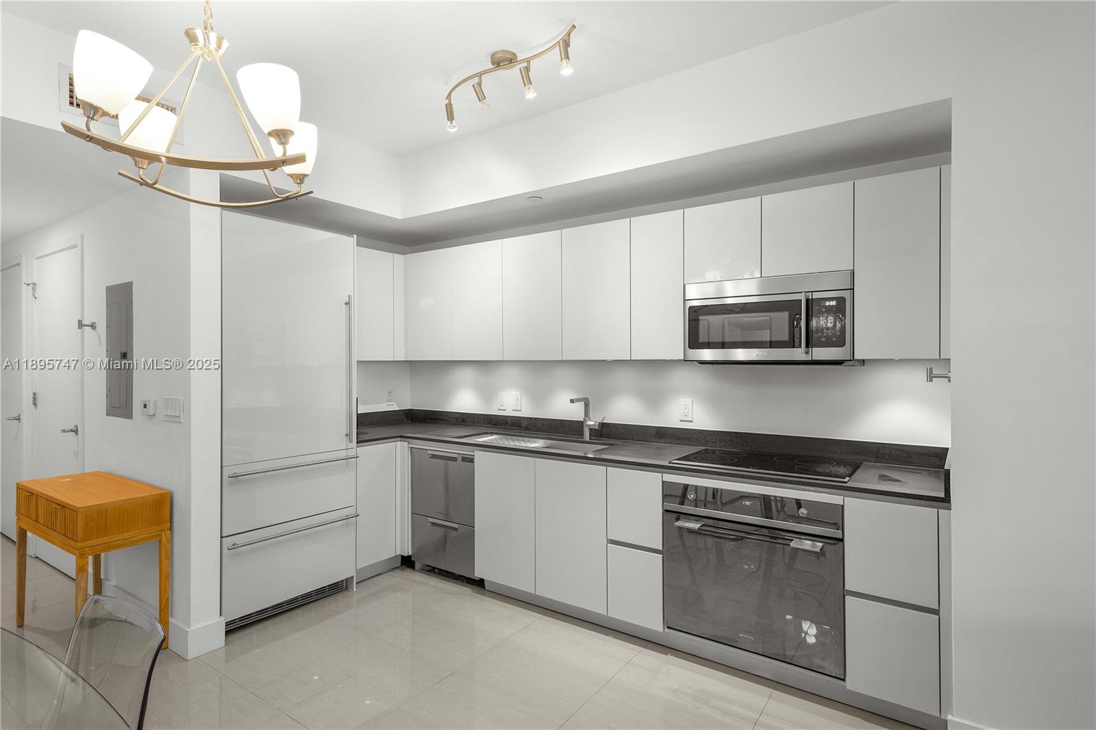 1010 Brickell Ave # 3208