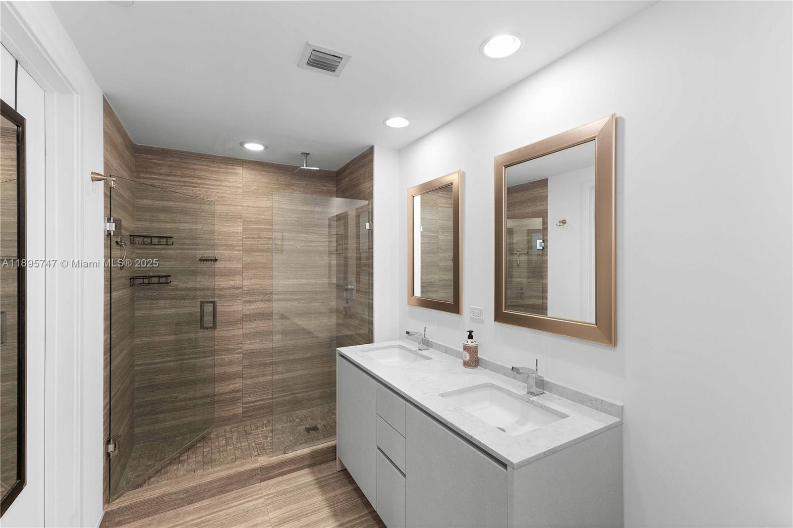 1010 Brickell Ave # 3208