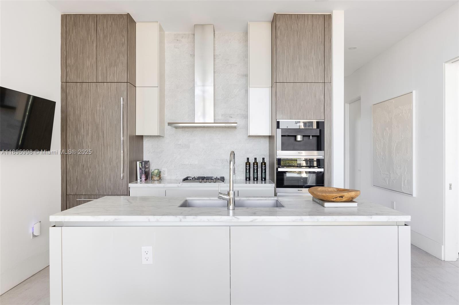 2669 S Bayshore Dr # 804N