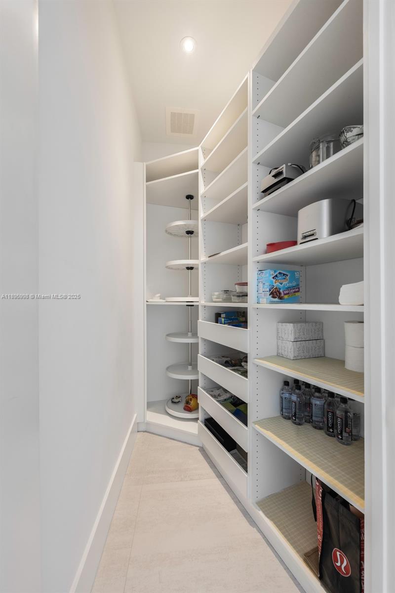 2669 S Bayshore Dr # 804N