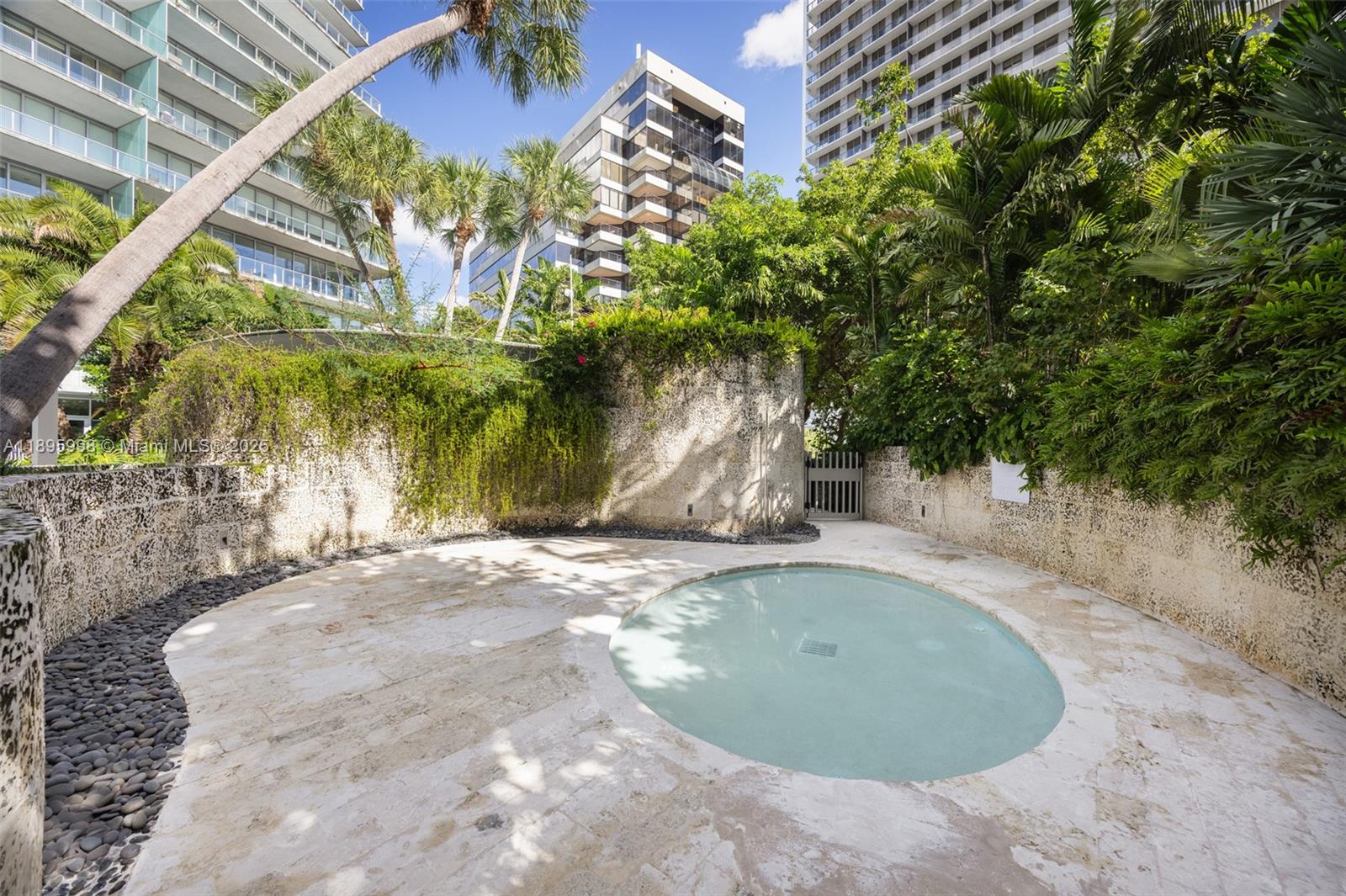 2669 S Bayshore Dr # 804N