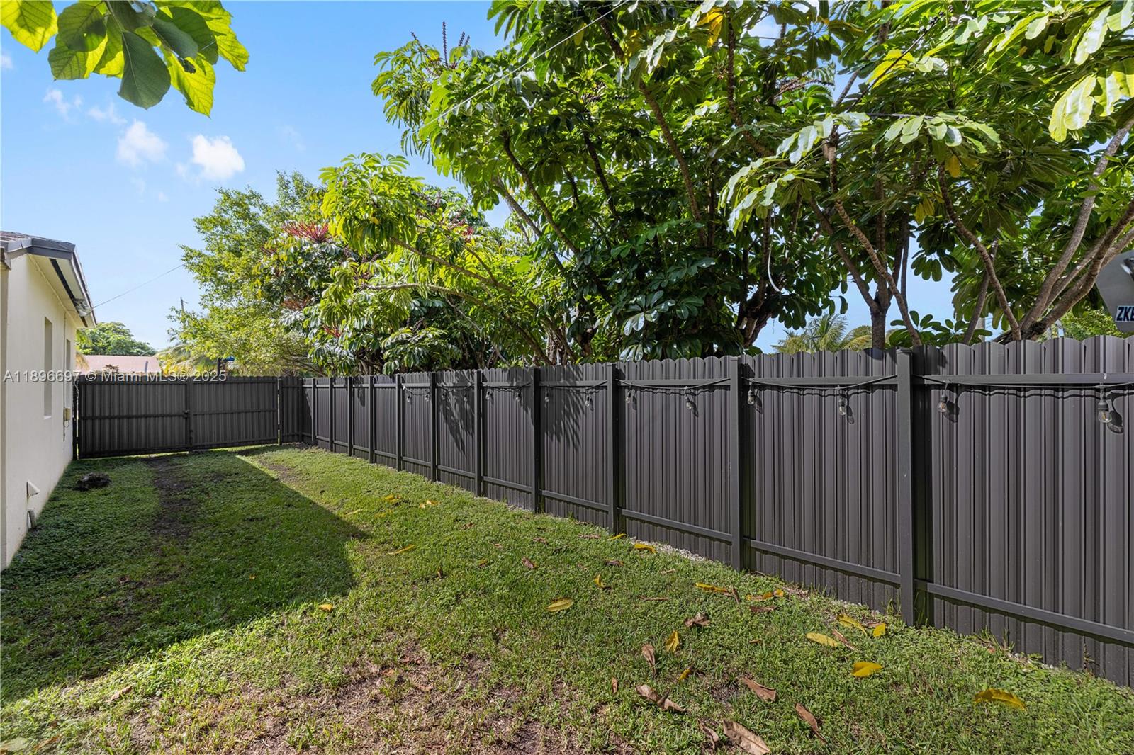 6395 SW 41st St, South Miami