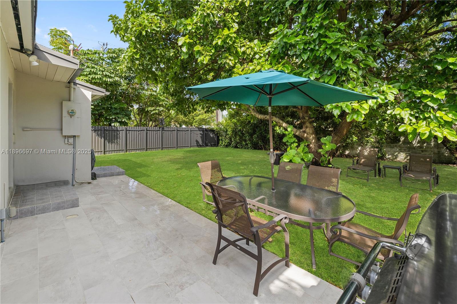 6395 SW 41st St, South Miami