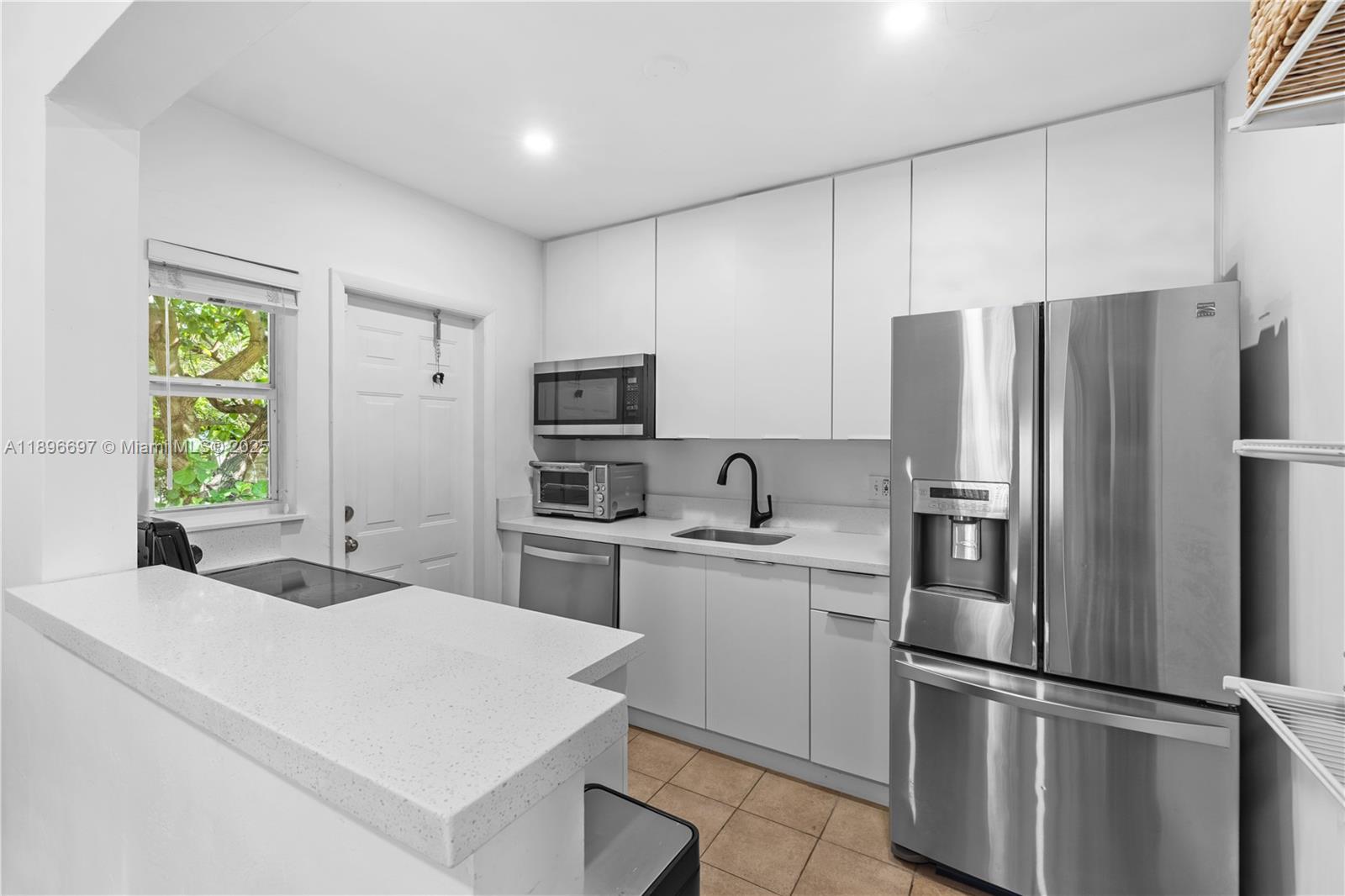 6395 SW 41st St, South Miami