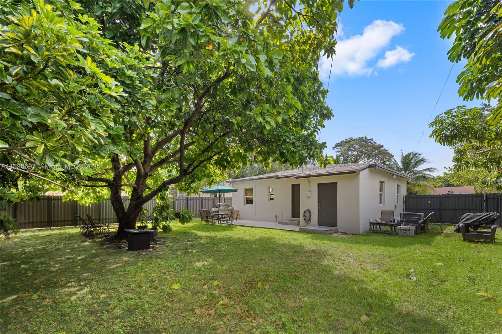 6395 SW 41st St, South Miami