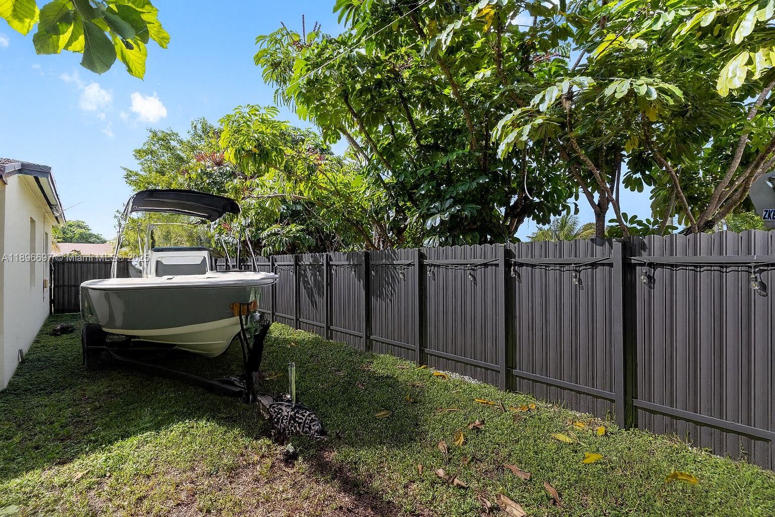 6395 SW 41st St, South Miami