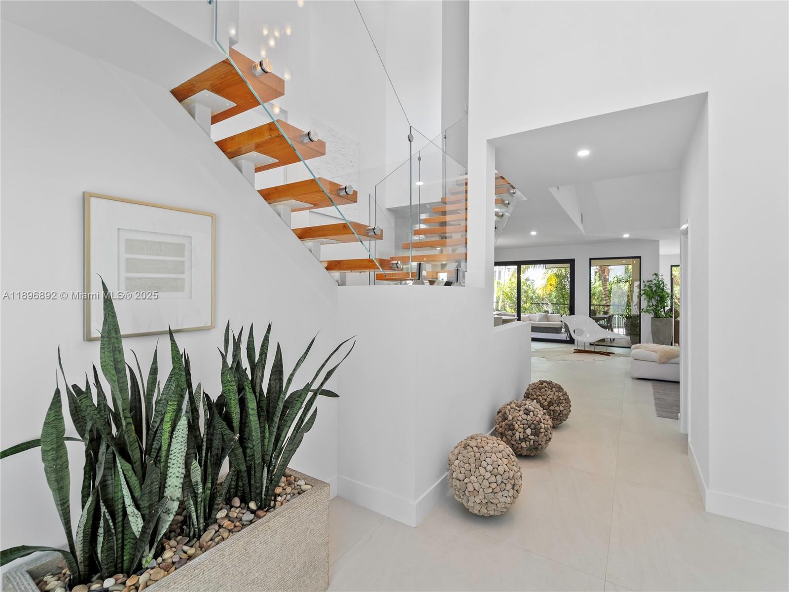 2000 S Bayshore Dr # 4, Coconut Grove Unit: 4