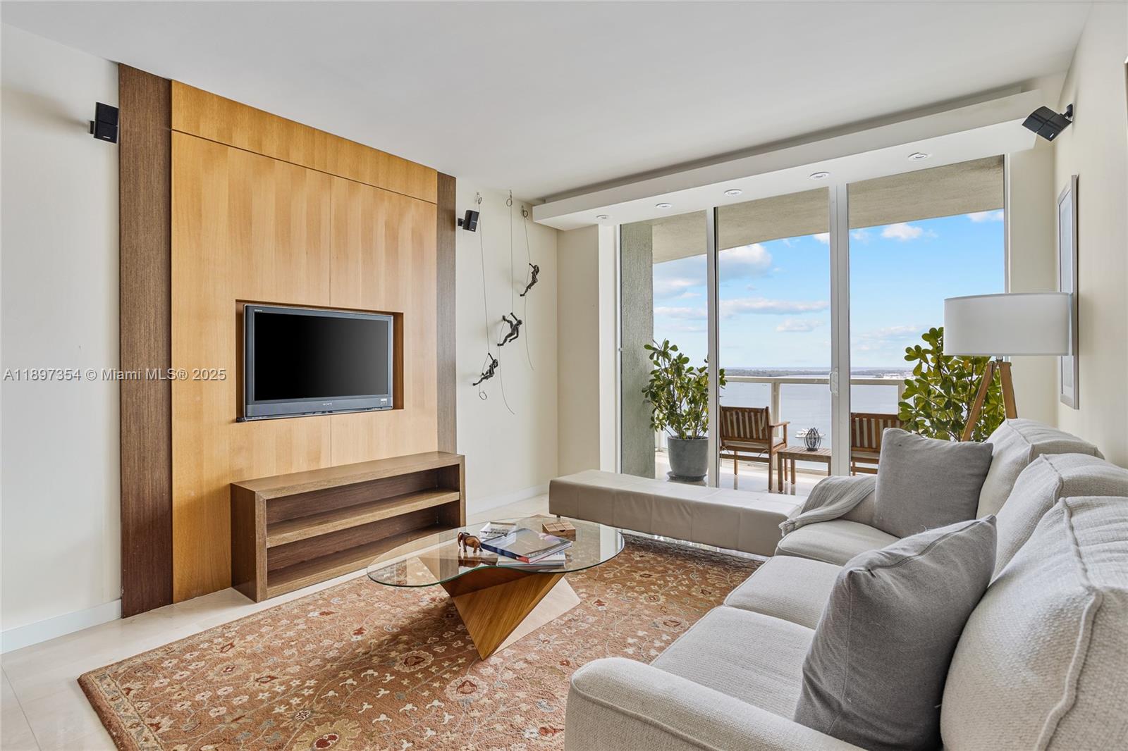 218 SE 14th St # 2105, Miami Unit: 2105