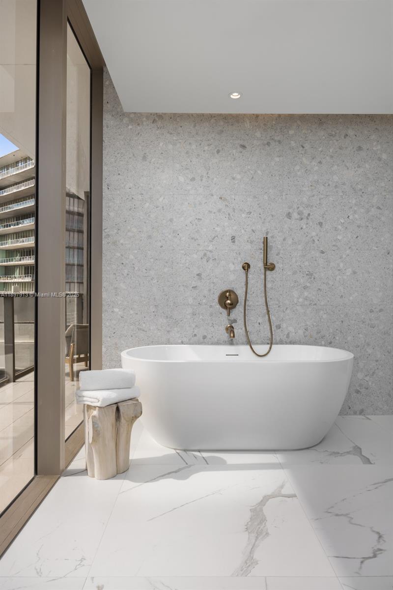 2678 Tigertail Ave # 1706, Coconut Grove Unit: 1706