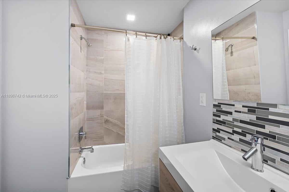 2726 Treasure Cove Cir, Dania Beach