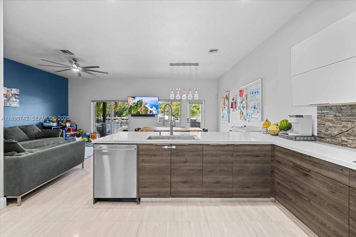 2726 Treasure Cove Cir, Dania Beach