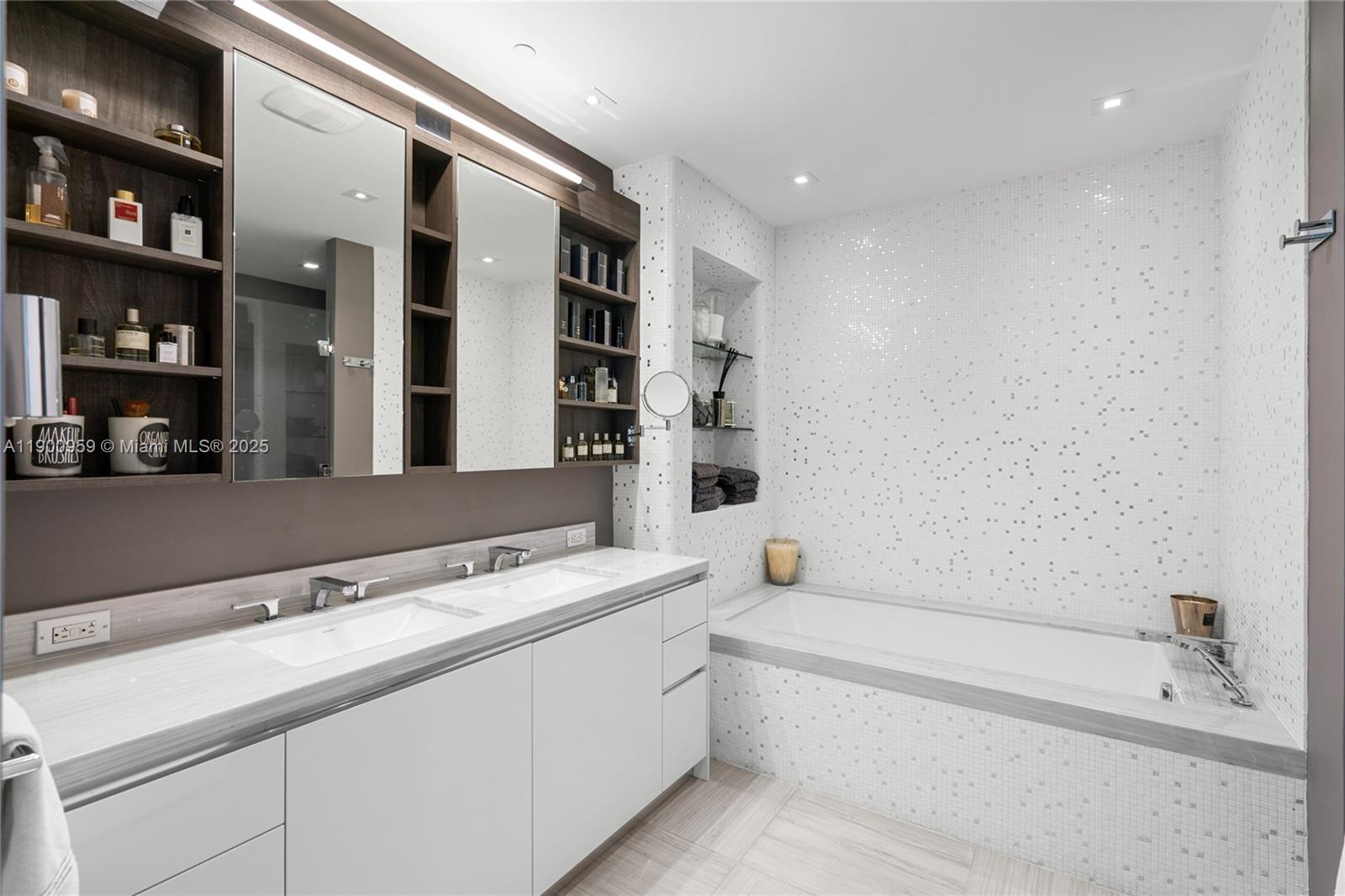 16901 Collins Ave # 2402