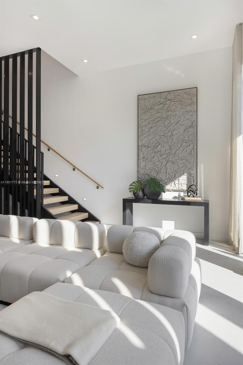 84 SW 28th Rd # 7, Miami Unit: 7