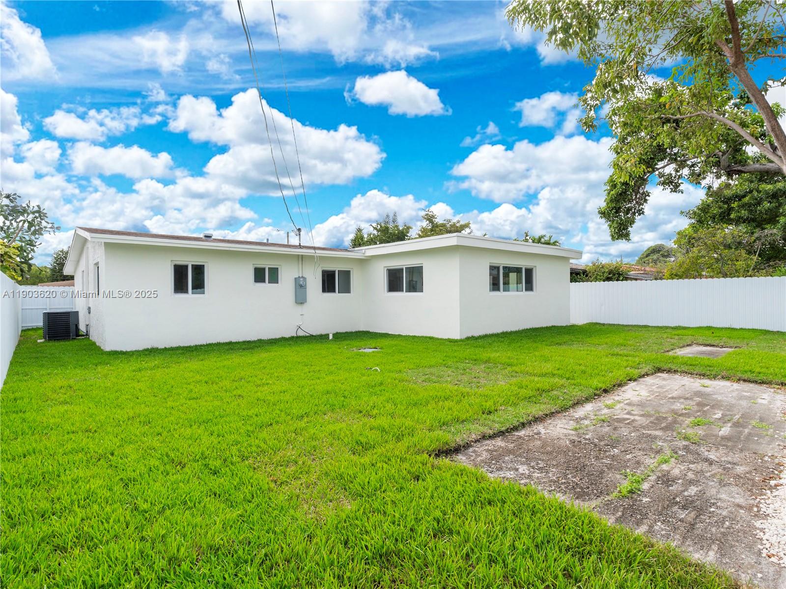 3051 NW 70th Ter, Miami