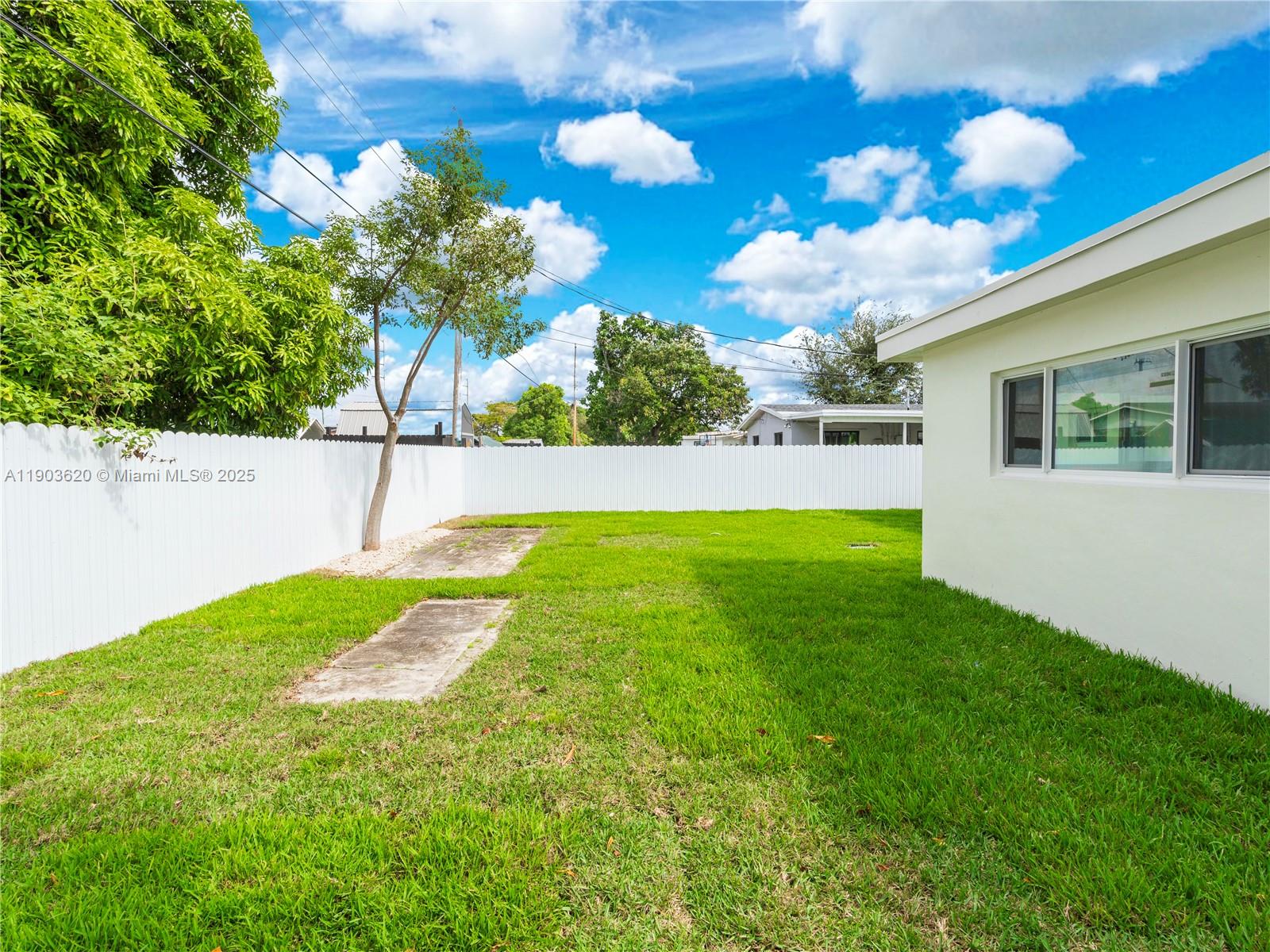 3051 NW 70th Ter, Miami