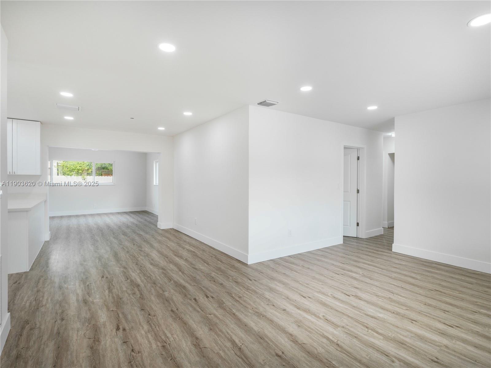 3051 NW 70th Ter, Miami