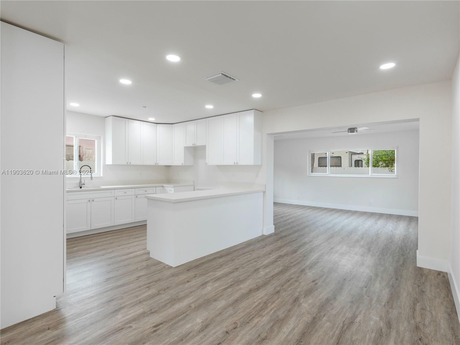 3051 NW 70th Ter, Miami