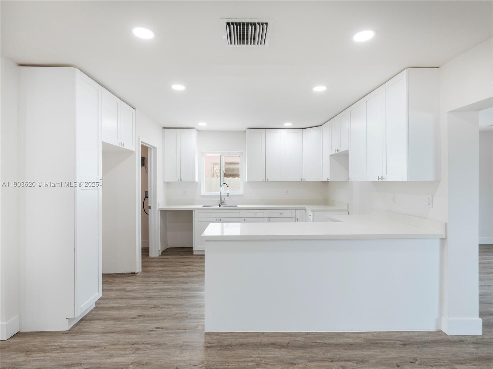 3051 NW 70th Ter, Miami