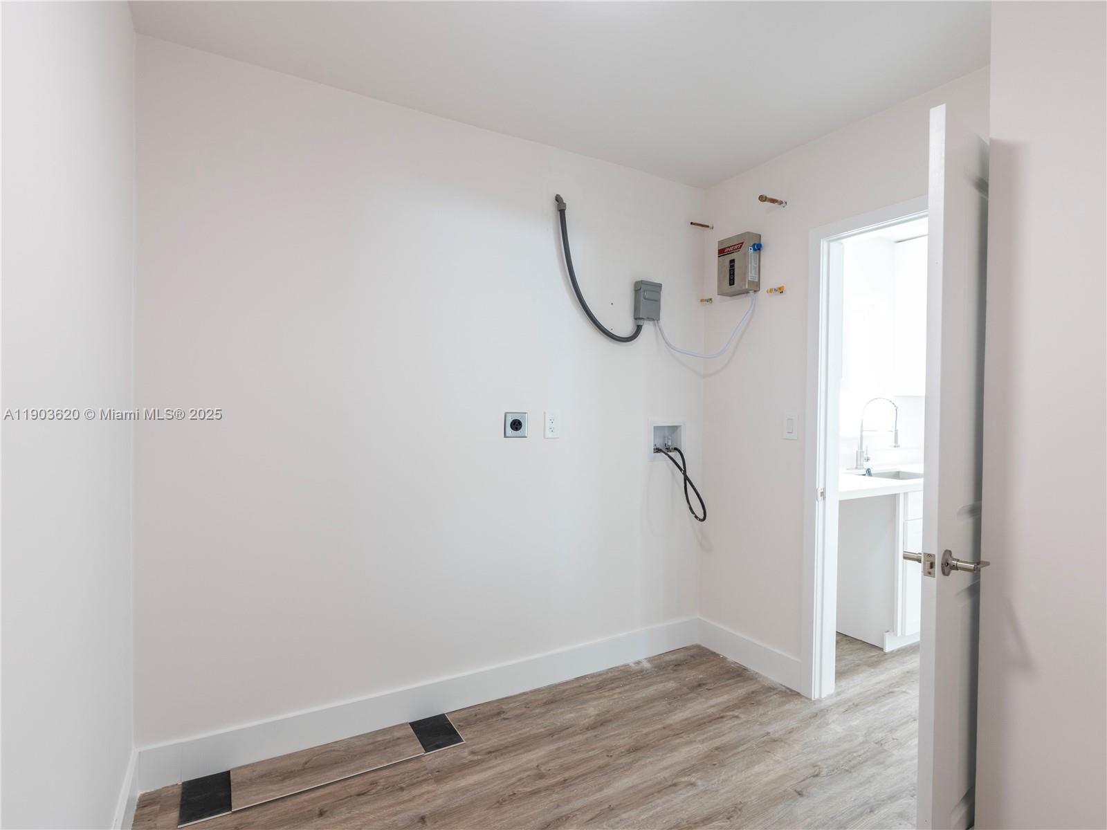 3051 NW 70th Ter, Miami