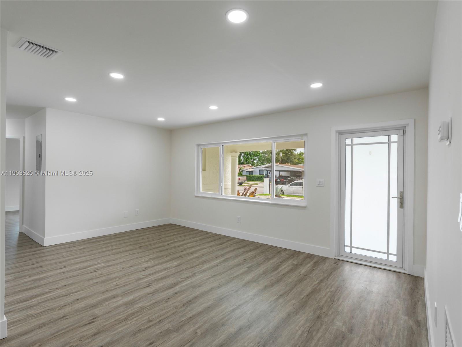 3051 NW 70th Ter, Miami