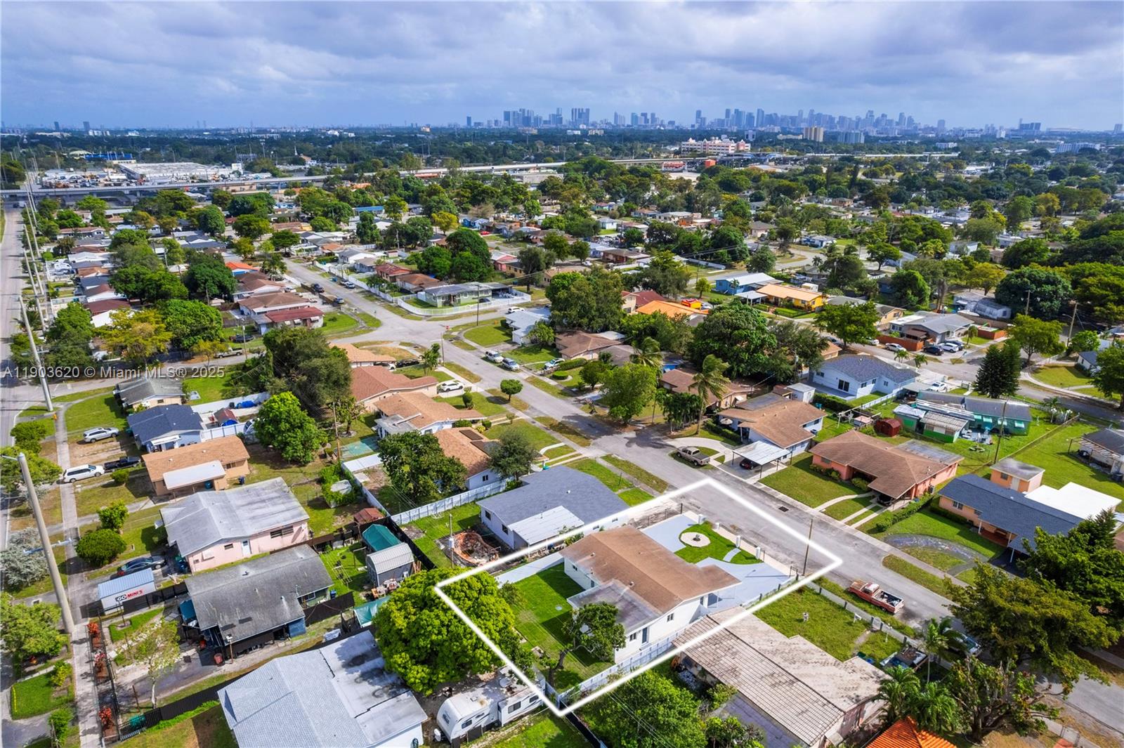 3051 NW 70th Ter, Miami