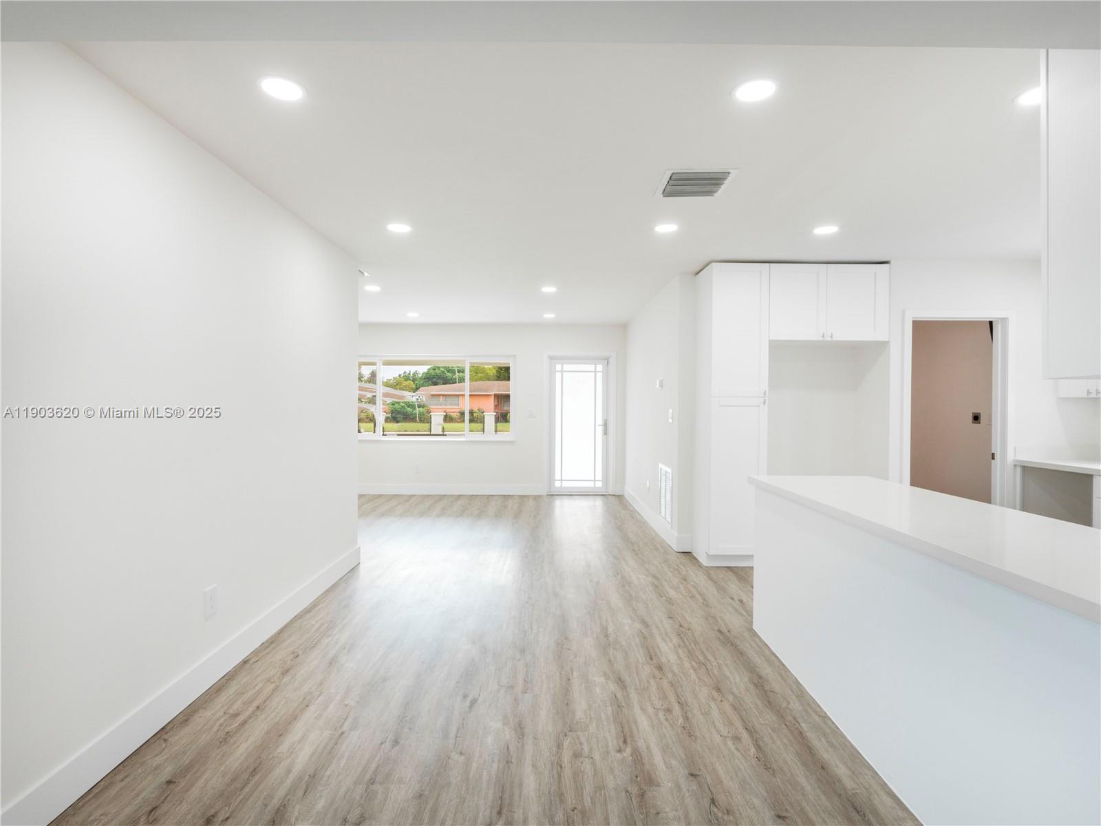 3051 NW 70th Ter, Miami