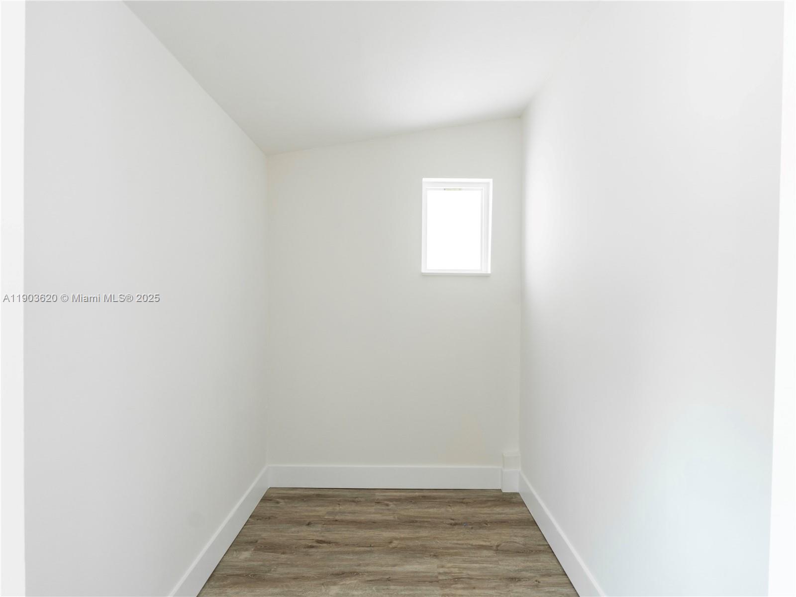 3051 NW 70th Ter, Miami