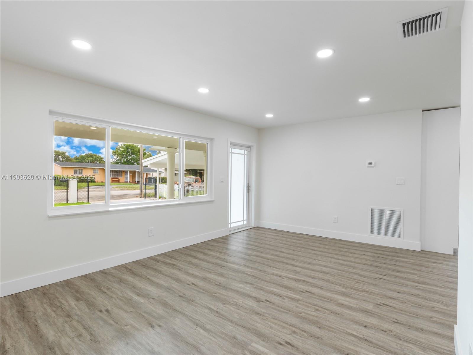 3051 NW 70th Ter, Miami