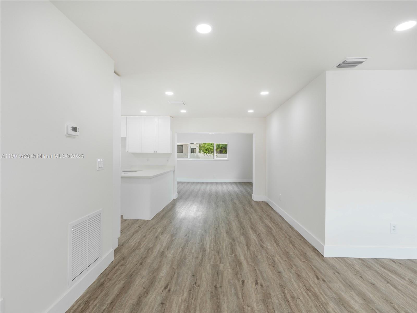 3051 NW 70th Ter, Miami