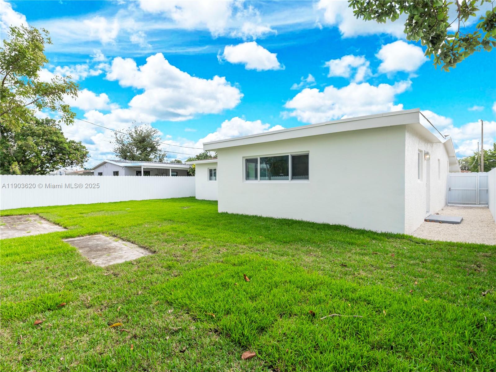 3051 NW 70th Ter, Miami