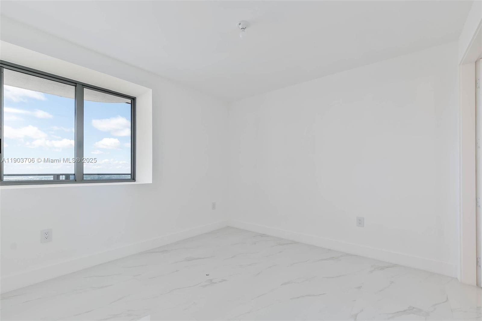 700 NE 24 St # 5405, Miami Unit: 5405